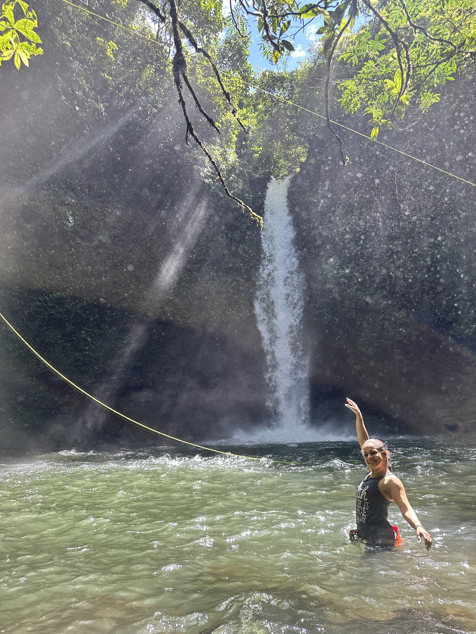 Poza natural bajo cascada en Chiriquí